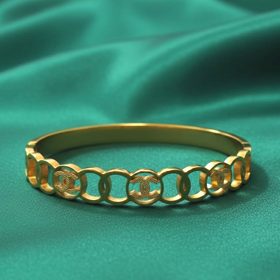 CC-Inspired Interlock Bangle